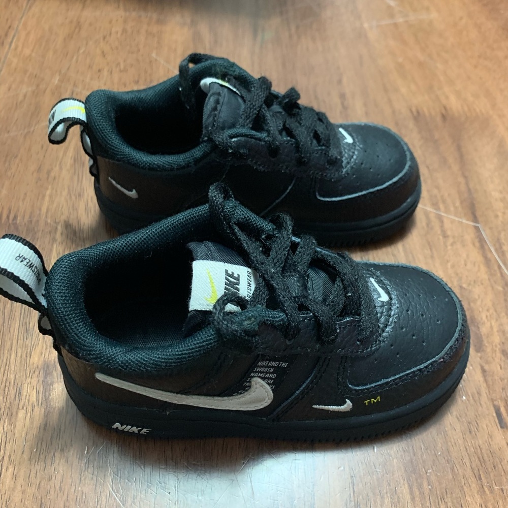 Air Forces - Picture 2 of 4